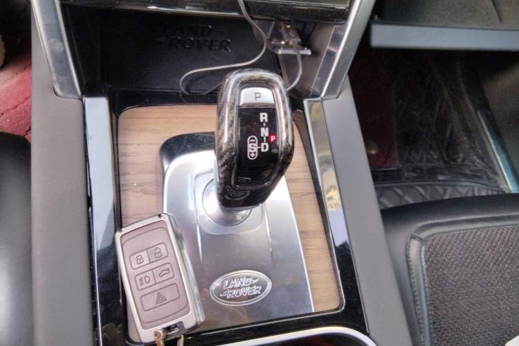 Used Land Rover Discovery Sport 2020 249 PS R-Dynamic Performance Edition Gear Lever
