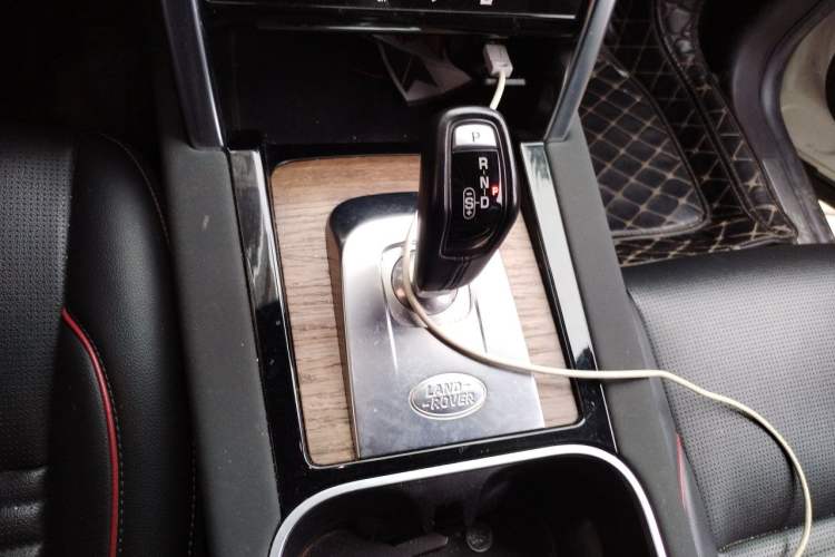 Used Land Rover Discovery Sport 2020 249 PS R-Dynamic Performance Edition Gear Lever