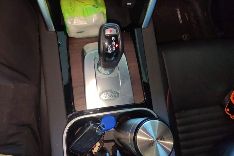 Used Land Rover Discovery Sport 2020 249 PS R-Dynamic Performance Tech Edition 5 Seats Gear Lever