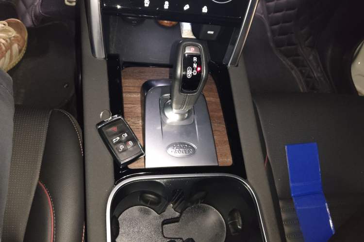 Used Land Rover Discovery Sport 2020 249 PS R-Dynamic Performance Edition Gear Lever