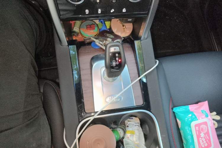 Used Land Rover Discovery Sport 2020 249 PS R-Dynamic Performance Edition Gear Lever