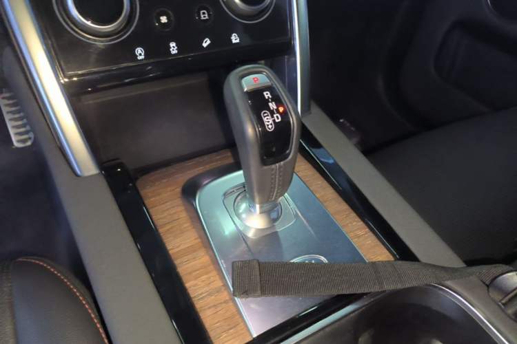 Used Land Rover Discovery Sport 2020 249 PS R-Dynamic Performance Edition Gear Lever