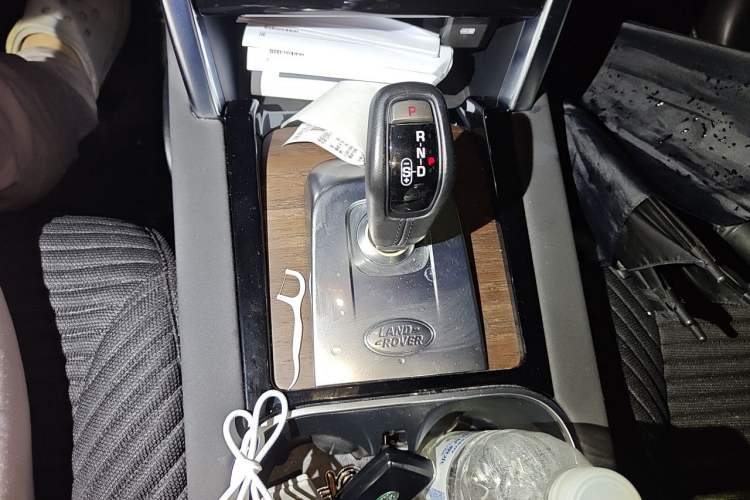 Used Land Rover Discovery Sport 2020 249 PS R-Dynamic Performance Edition Gear Lever