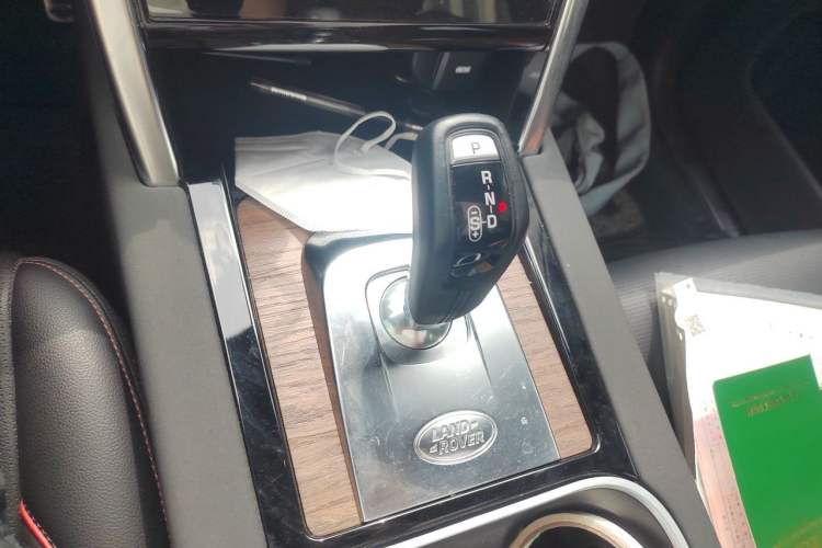 Used Land Rover Discovery Sport 2020 249 PS R-Dynamic Performance Edition Gear Lever