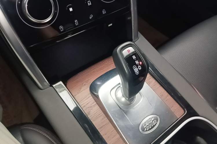 Used Land Rover Discovery Sport 2020 249 PS R-Dynamic Performance Edition Gear Lever
