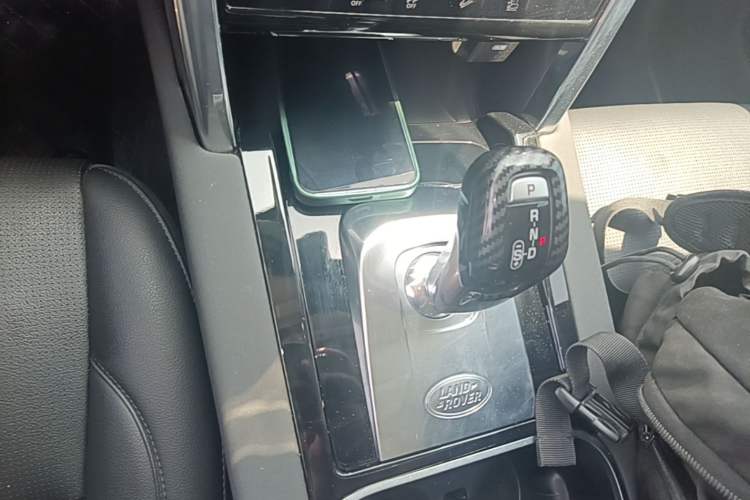 Used Land Rover Discovery Sport 2020 200 PS Family Edition Gear Lever