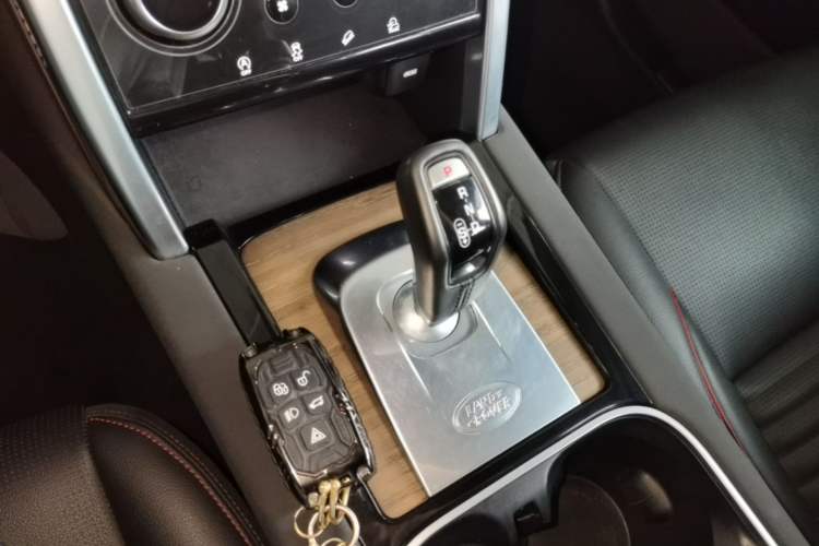 Used Land Rover Discovery Sport 2020 249 PS R-Dynamic Performance Tech Edition 7 Seats Gear Lever