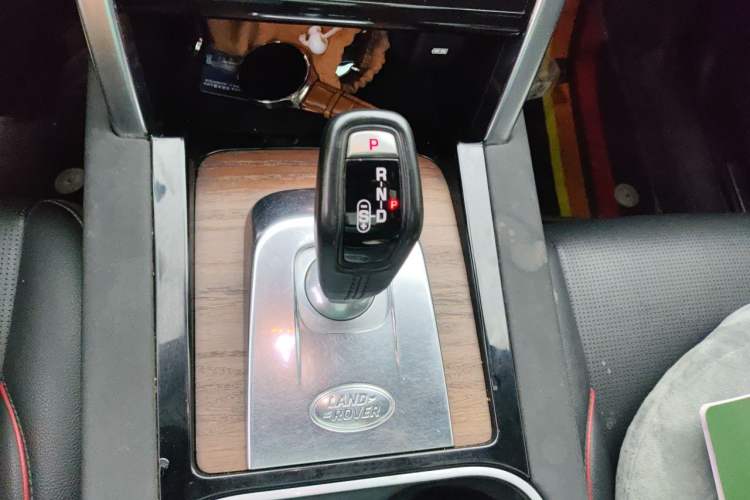 Used Land Rover Discovery Sport 2020 249 PS R-Dynamic Performance Edition Gear Lever