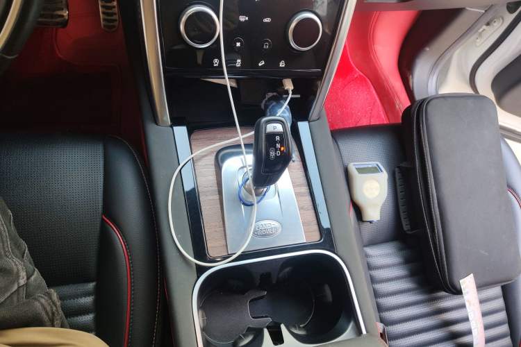 Used Land Rover Discovery Sport 2020 249 PS R-Dynamic Performance Edition Gear Lever