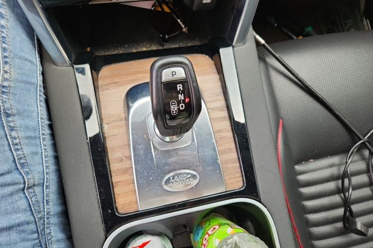 Used Land Rover Discovery Sport 2020 249 PS R-Dynamic Performance Edition Gear Lever