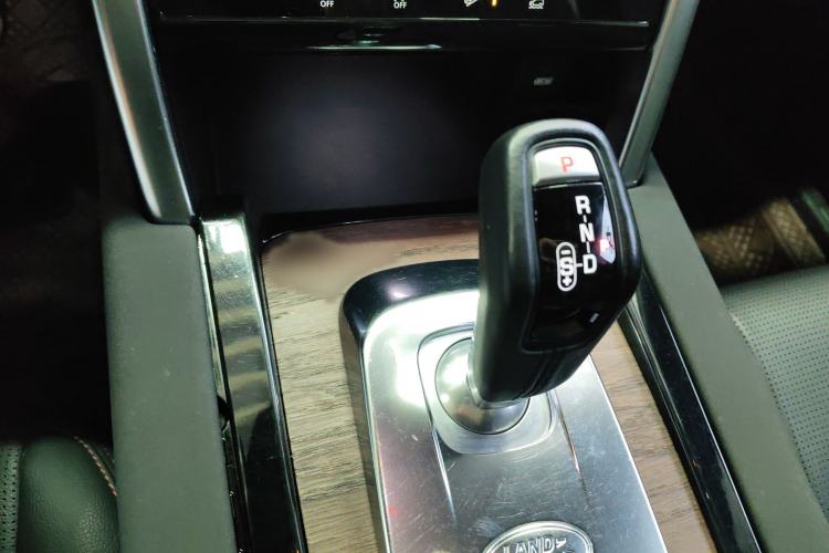 Used Land Rover Discovery Sport 2020 249 PS R-Dynamic Performance Tech Edition 5 Seats Gear Lever