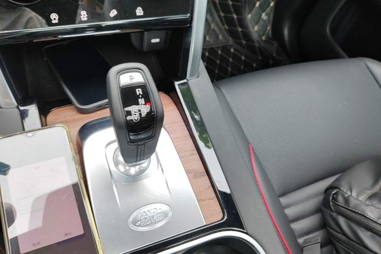 Used Land Rover Discovery Sport 2020 249 PS R-Dynamic Performance Edition Gear Lever