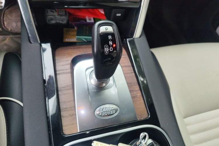 Used Land Rover Discovery Sport 2020 249 PS R-Dynamic Performance Edition Gear Lever