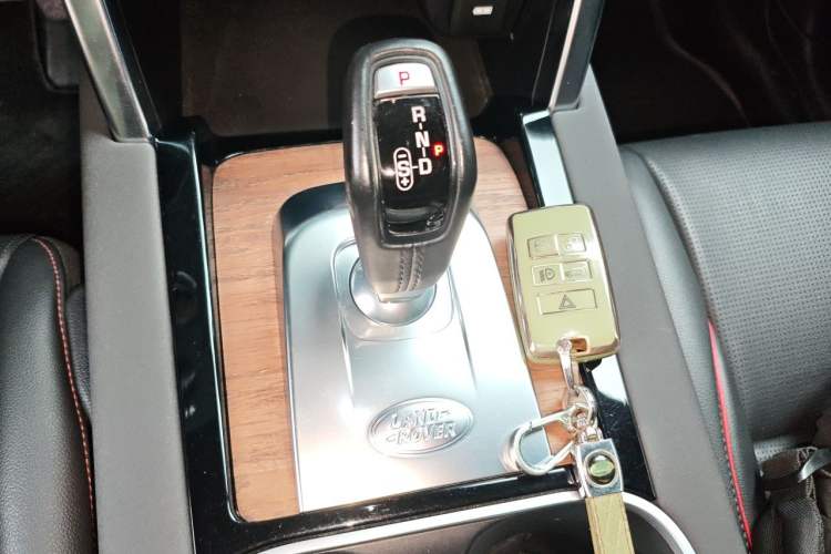 Used Land Rover Discovery Sport 2020 249 PS R-Dynamic Performance Edition Gear Lever