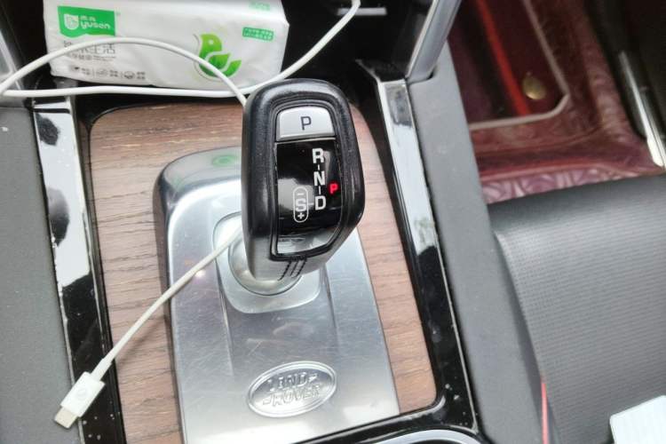 Used Land Rover Discovery Sport 2020 249 PS R-Dynamic Performance Edition Gear Lever
