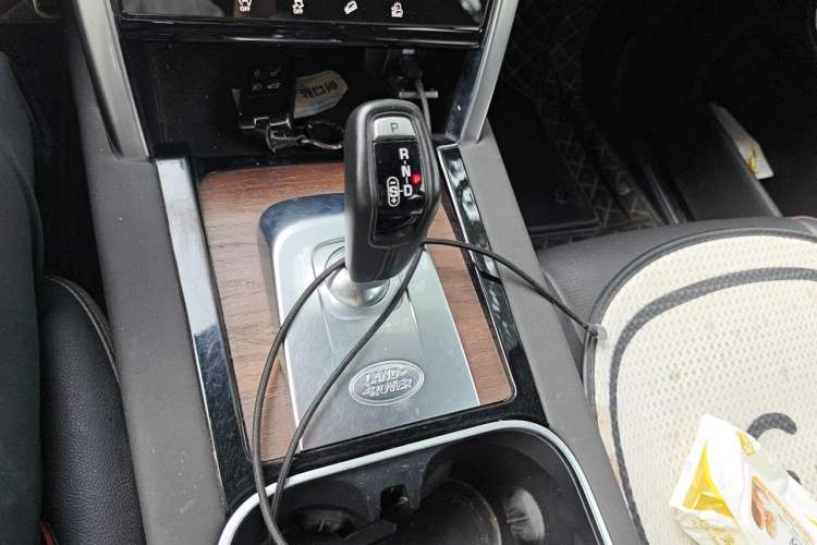 Used Land Rover Discovery Sport 2020 249 PS R-Dynamic Performance Edition Gear Lever