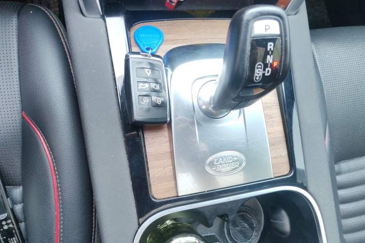 Used Land Rover Discovery Sport 2020 249 PS R-Dynamic Performance Edition Gear Lever