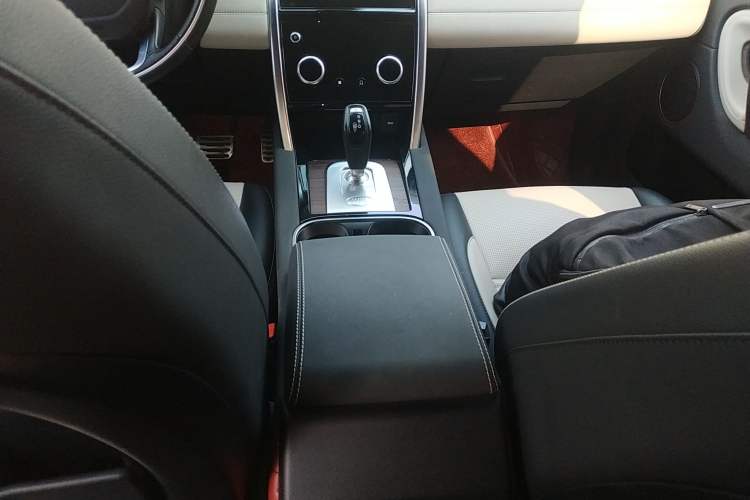 Used Land Rover Discovery Sport 2020 249 PS R-Dynamic Performance Edition Gear Lever