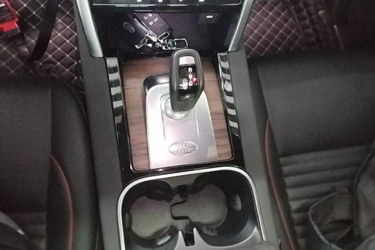 Used Land Rover Discovery Sport 2020 249 PS R-Dynamic Performance Edition Gear Lever