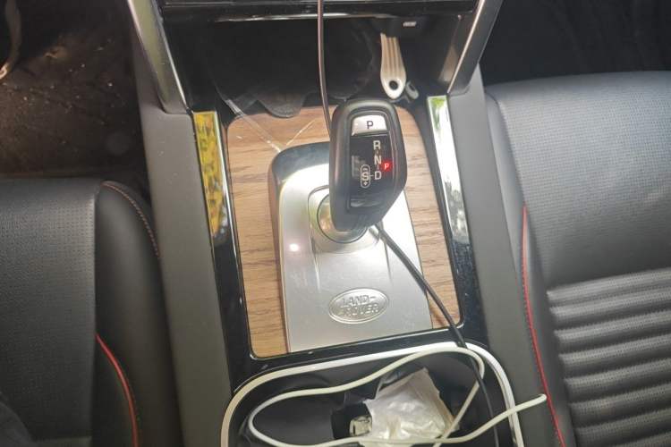 Used Land Rover Discovery Sport 2020 249 PS R-Dynamic Performance Edition Gear Lever