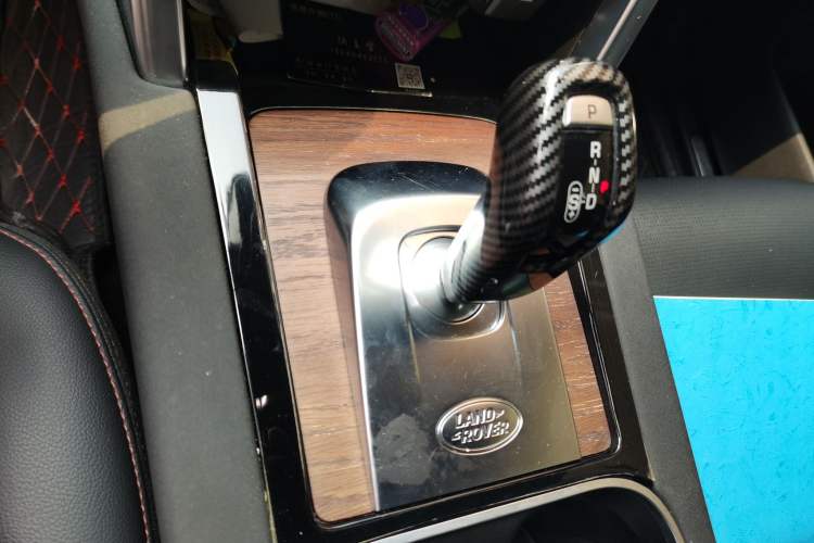 Used Land Rover Discovery Sport 2020 249 PS R-Dynamic Performance Edition Gear Lever