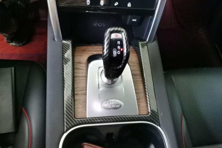 Used Land Rover Discovery Sport 2020 249 PS R-Dynamic Performance Edition Gear Lever