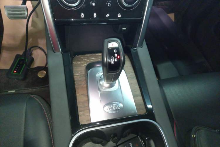 Used Land Rover Discovery Sport 2020 249 PS R-Dynamic Performance Edition Gear Lever