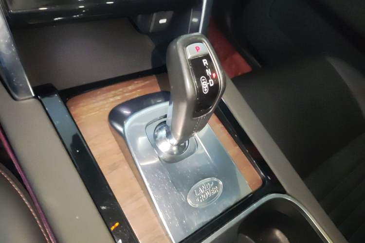Used Land Rover Discovery Sport 2020 249 PS R-Dynamic Performance Edition Gear Lever