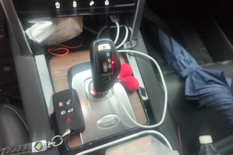 Used Land Rover Discovery Sport 2020 249 PS R-Dynamic Performance Edition Gear Lever