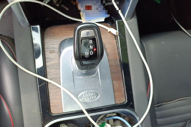 Used Land Rover Discovery Sport 2020 249 PS R-Dynamic Performance Tech Edition 5 Seats Gear Lever