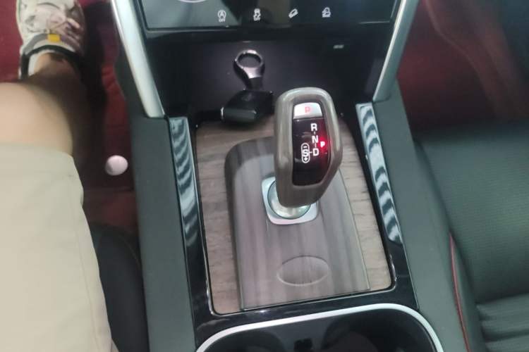 Used Land Rover Discovery Sport 2020 249 PS R-Dynamic Performance Edition Gear Lever
