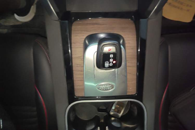 Used Land Rover Discovery Sport 2020 249 PS R-Dynamic Performance Tech Edition 7 Seats Gear Lever