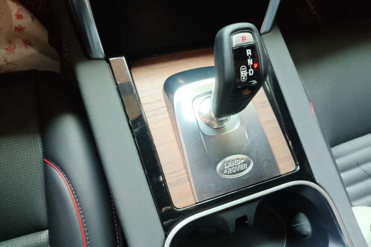 Used Land Rover Discovery Sport 2020 249 PS R-Dynamic Performance Edition Gear Lever