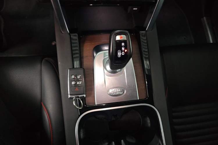 Used Land Rover Discovery Sport 2020 249 PS R-Dynamic Performance Edition Gear Lever