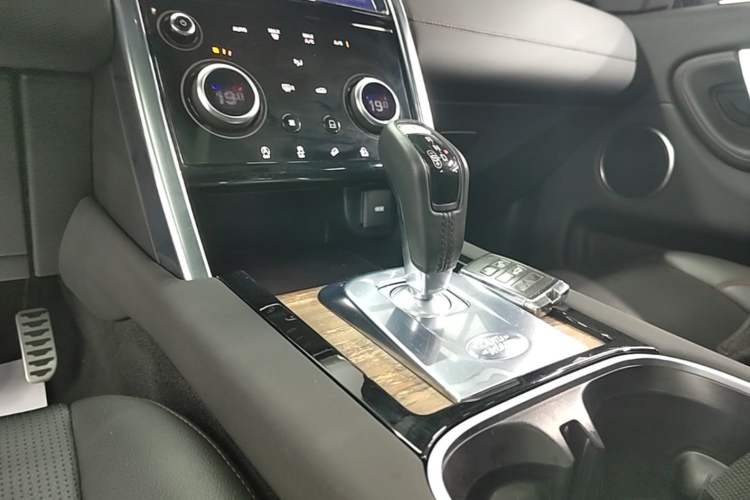 Used Land Rover Discovery Sport 2020 249 PS R-Dynamic Performance Edition Gear Lever