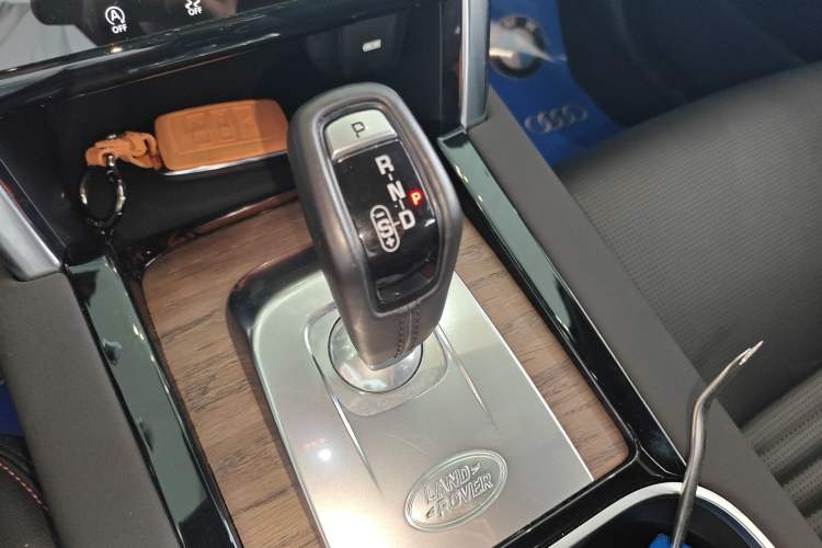 Used Land Rover Discovery Sport 2020 249 PS R-Dynamic Performance Tech Edition 7 Seats Gear Lever
