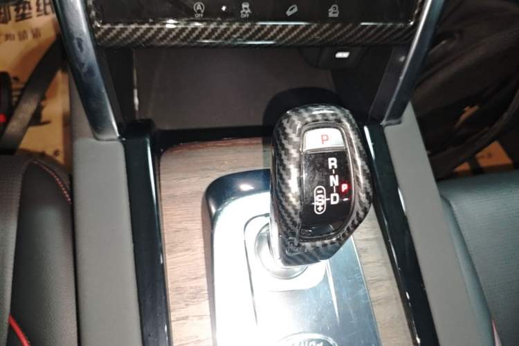 Used Land Rover Discovery Sport 2020 249 PS R-Dynamic Performance Edition Gear Lever