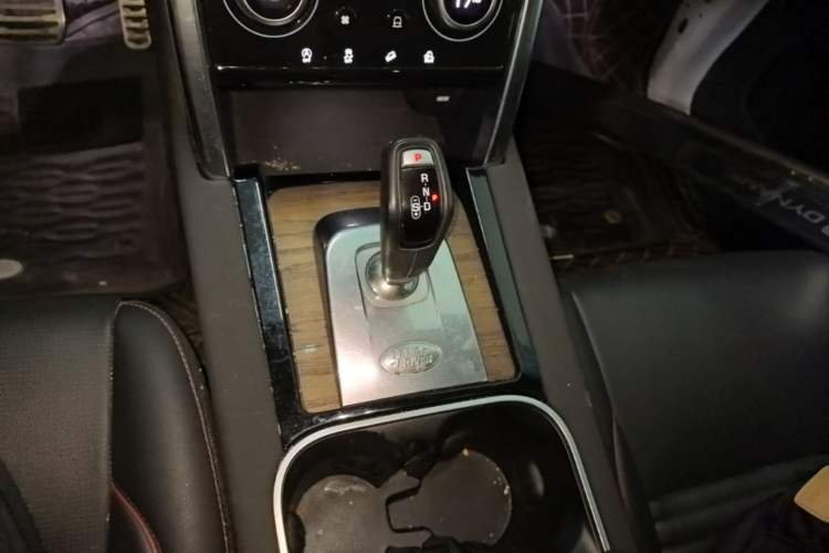 Used Land Rover Discovery Sport 2020 249 PS R-Dynamic Performance Edition Gear Lever
