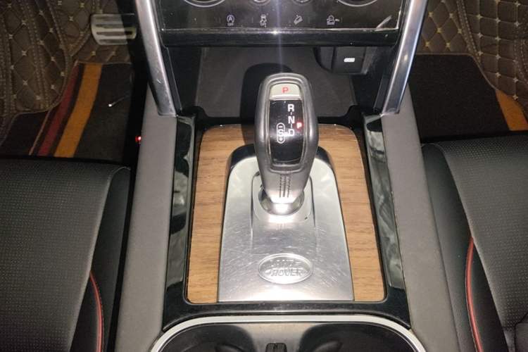 Used Land Rover Discovery Sport 2020 249 PS R-Dynamic Performance Edition Gear Lever