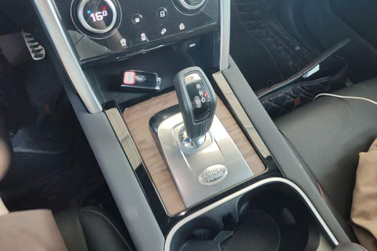 Used Land Rover Discovery Sport 2020 249 PS R-Dynamic Performance Edition Gear Lever