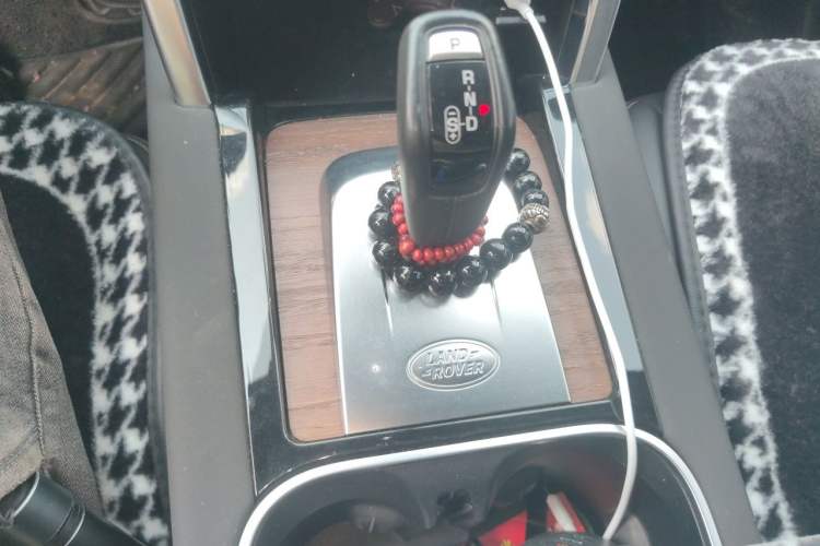 Used Land Rover Discovery Sport 2020 249 PS R-Dynamic Performance Tech Edition 7 Seats Gear Lever