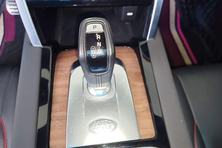 Used Land Rover Discovery Sport 2020 249 PS R-Dynamic Performance Edition Gear Lever