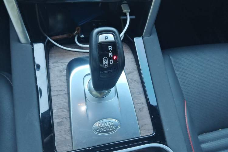 Used Land Rover Discovery Sport 2020 249 PS R-Dynamic Performance Edition Gear Lever