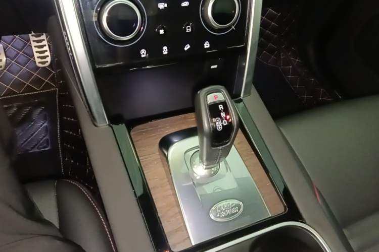 Used Land Rover Discovery Sport 2020 249 PS R-Dynamic Performance Edition Gear Lever