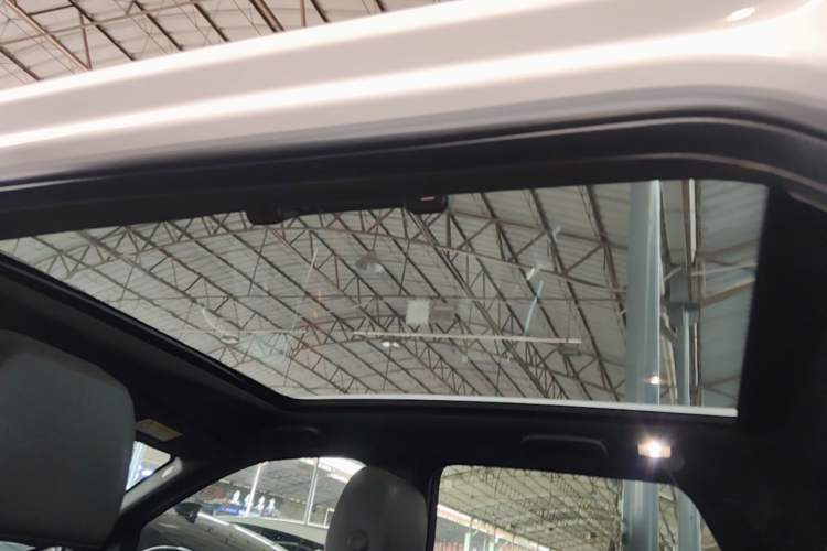 Used Land Rover Discovery Sport 2020 249 PS R-Dynamic Performance Edition Headliner