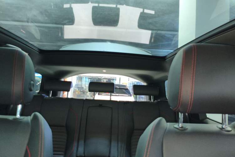 Used Land Rover Discovery Sport 2020 249 PS R-Dynamic Performance Tech Edition 7 Seats Headliner