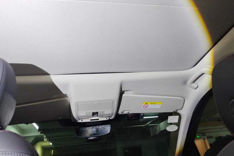Used Land Rover Discovery Sport 2020 249 PS R-Dynamic Performance Edition Headliner