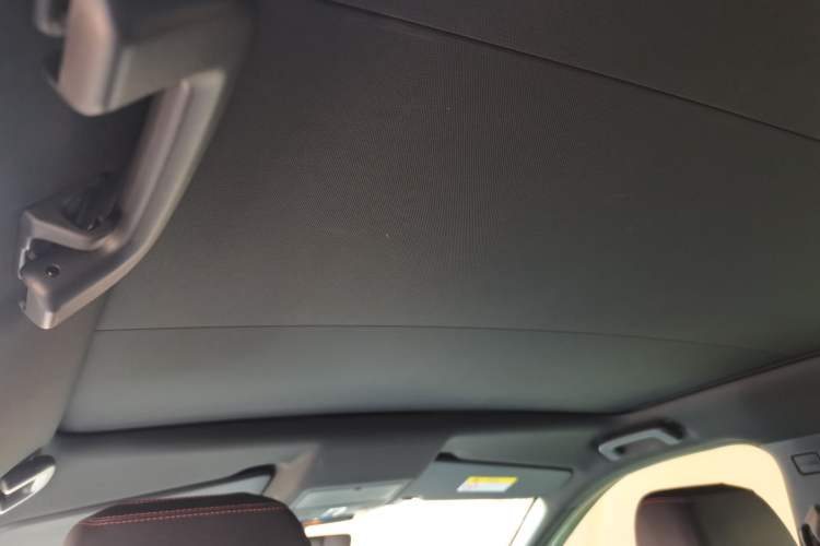 Used Land Rover Discovery Sport 2020 249 PS R-Dynamic Performance Edition Headliner