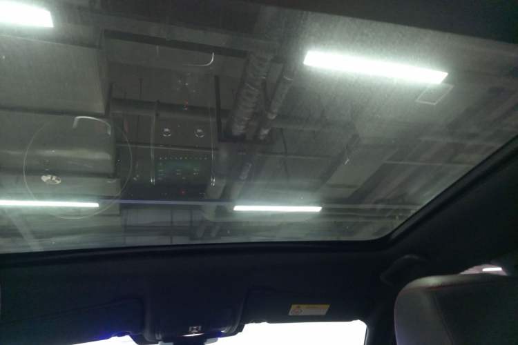 Used Land Rover Discovery Sport 2020 249 PS R-Dynamic Performance Edition Headliner