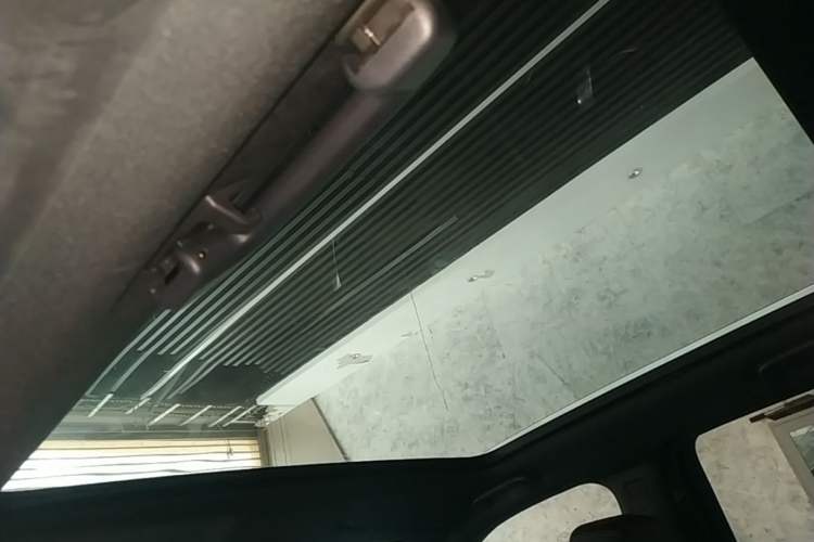 Used Land Rover Discovery Sport 2020 249 PS R-Dynamic Performance Edition Headliner